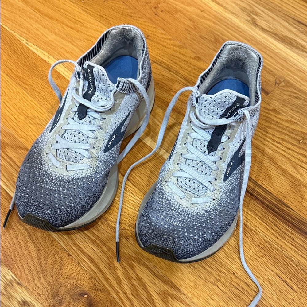 Brooks Sneakers